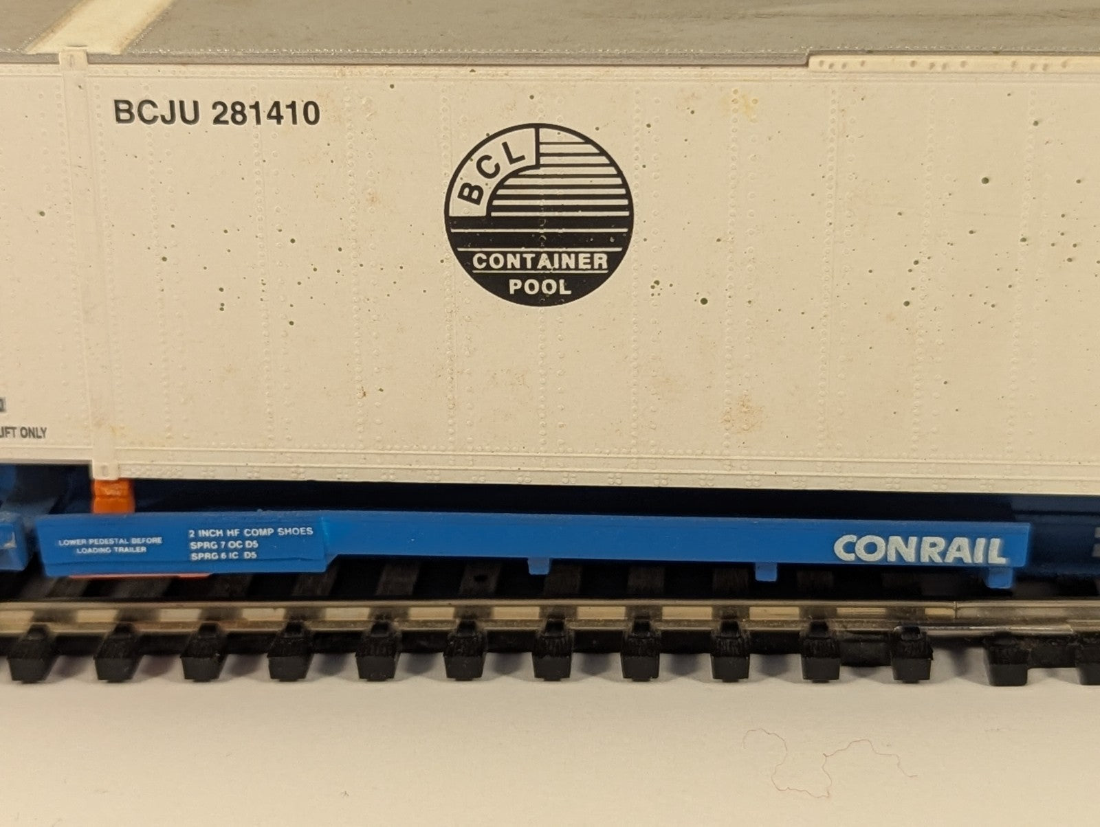 Athearn Flatbed Wagon with Trailer Load