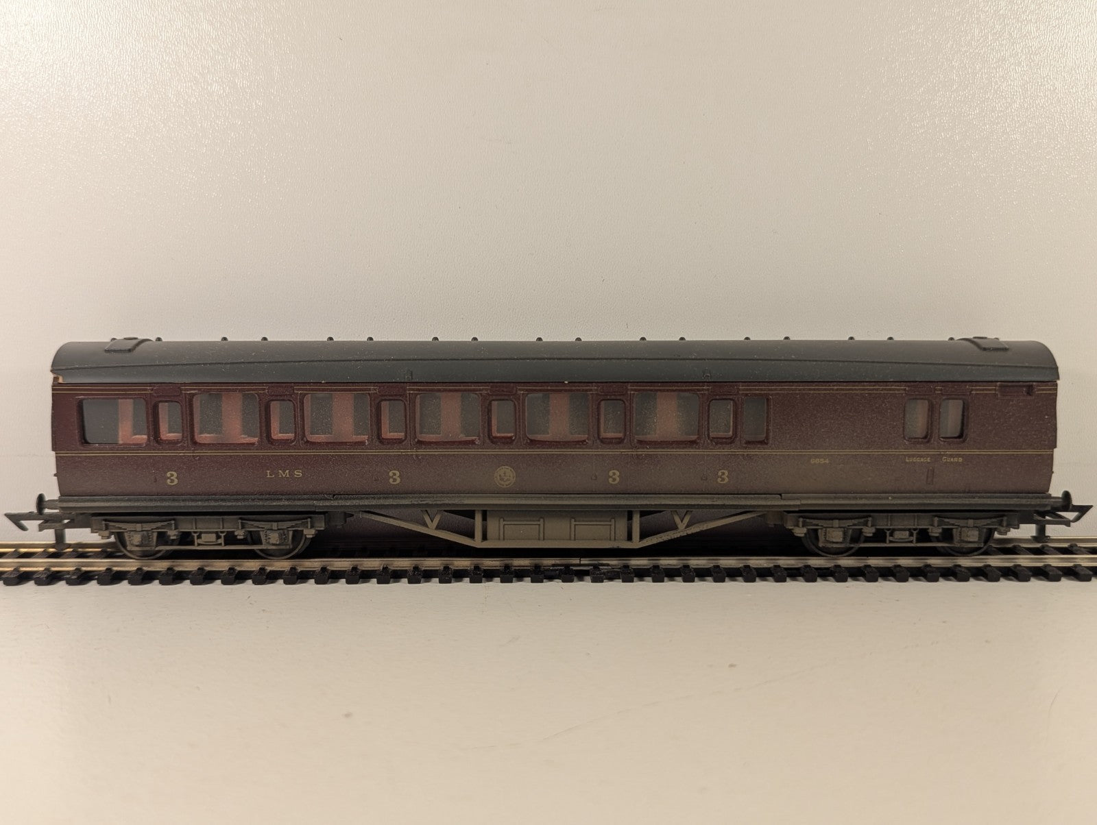 Graham Farish OO Gauge LMS Brake Third Coach - Wrong Box