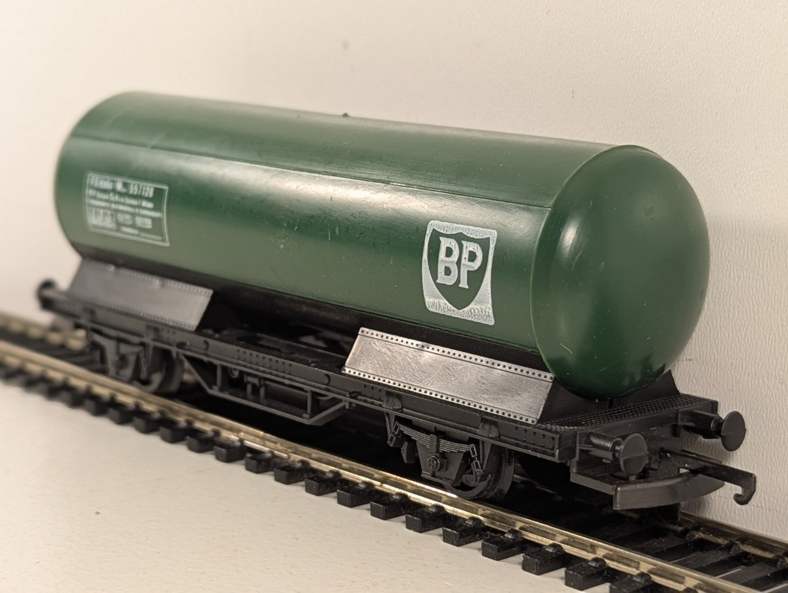 Lima HO Scale FS BP Tank Wagon Goods Wagon 557128 BP Green
