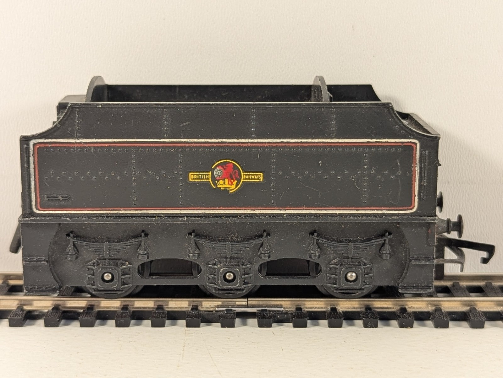 Tri-ang Hornby R33 OO Gauge BR Class 3F Tender BR Black - Spares/Repairs