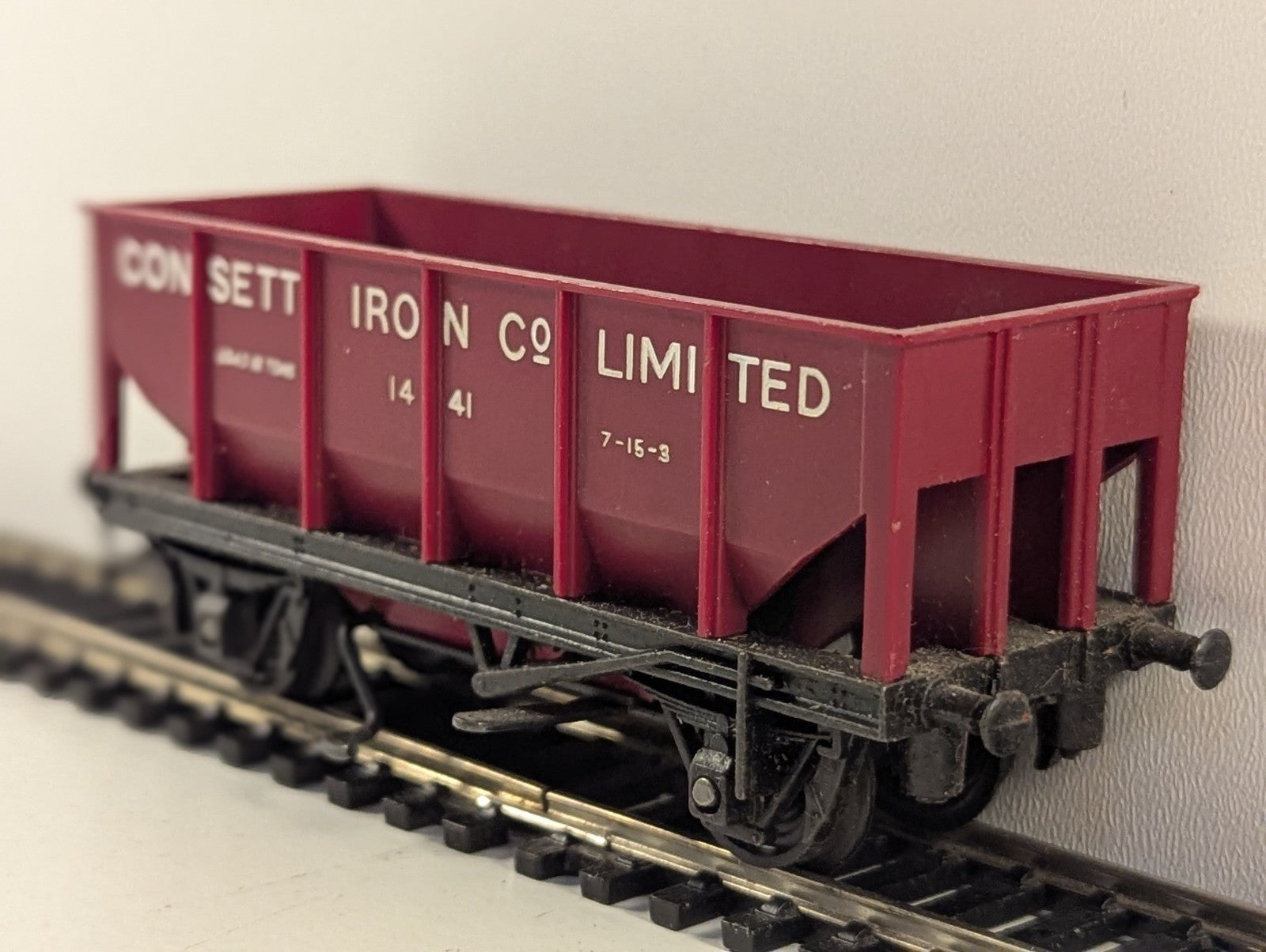Tri-ang R214C OO Gauge Consett Iron Ore Wagon - missing coupling