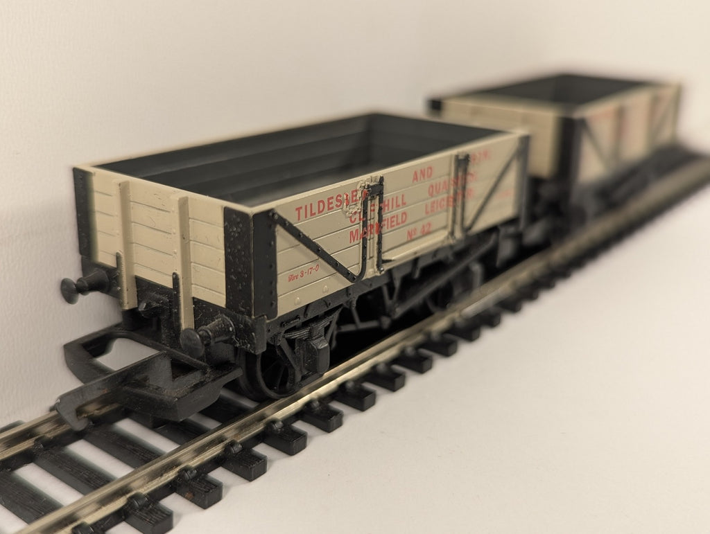 Hornby OO Gauge 5 Plank Wagon Tildesley & Son Cliff Hill Quarries Goods Wagons