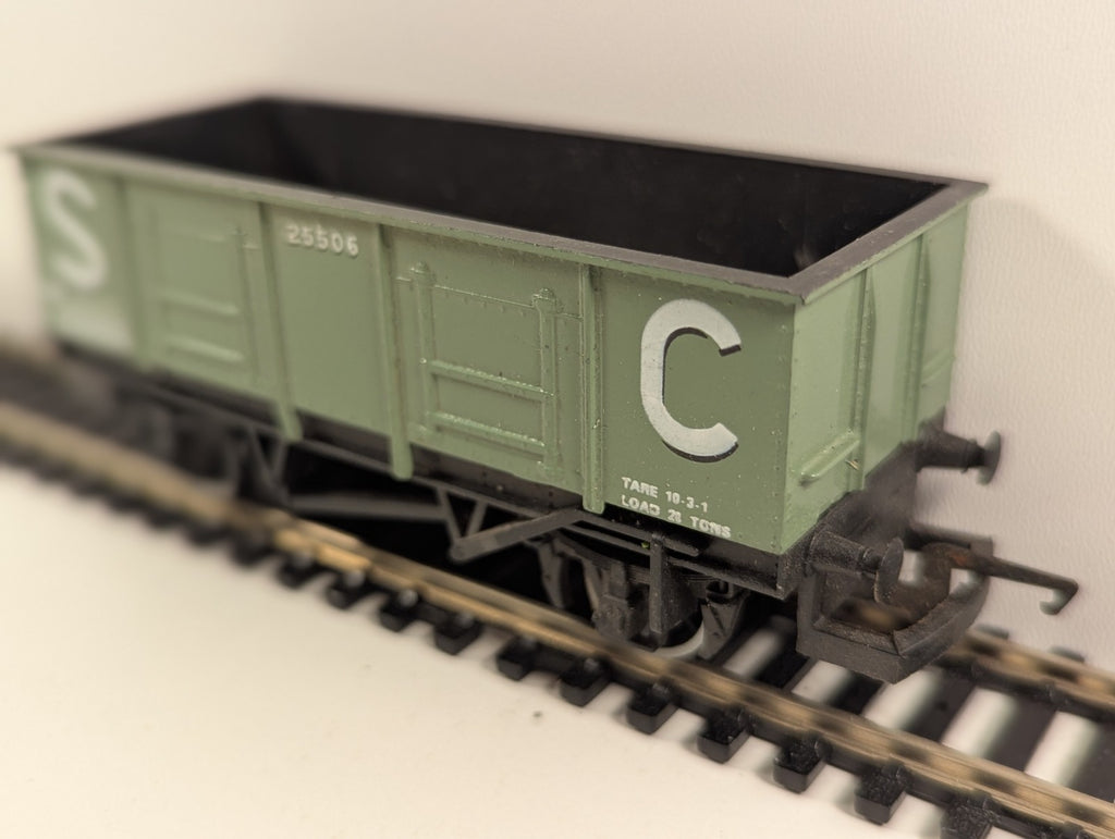 Hornby R730 OO Gauge S.C. 25506 Mineral Wagon – Olive-Grey