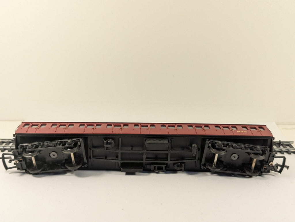 Bachmann Branchline OO Gauge BR Mk1 57ft Suburban Composite Coach