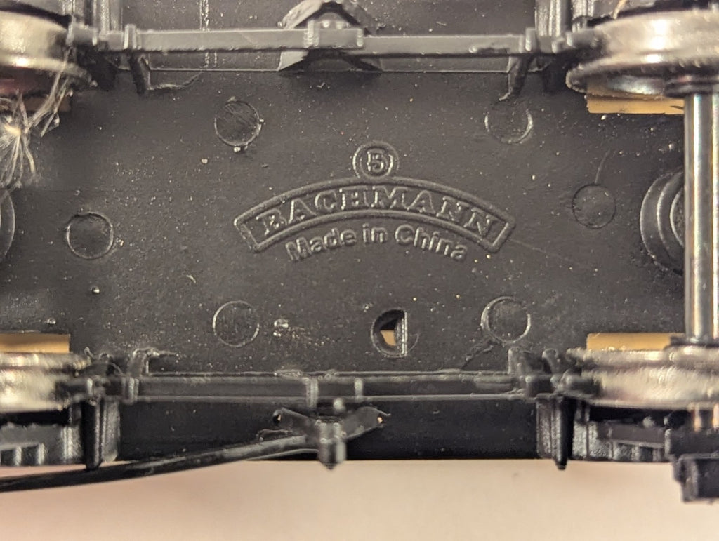 Bachmann OO Gauge 14 Ton Tank Wagon Carburine Motor Spirit 6 37-061