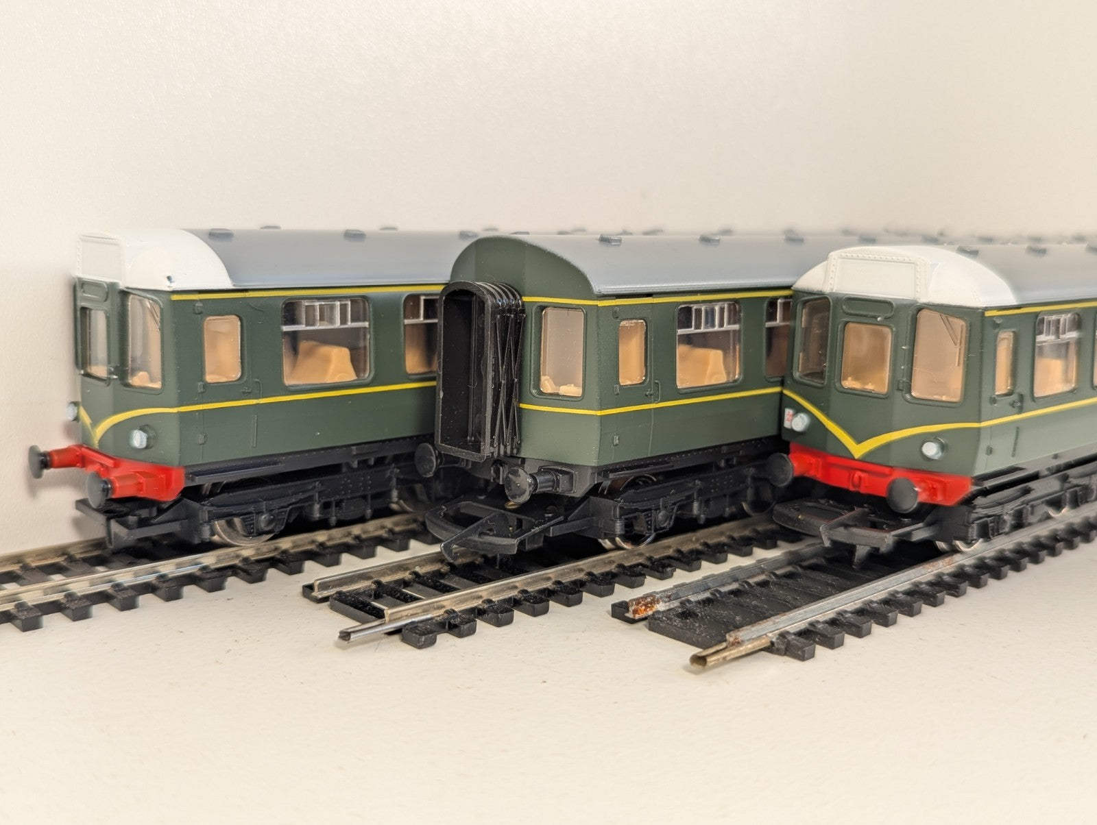Hornby R.369 BR Class 110 3-Car Diesel Multiple Unit Train Pack OO Gauge - Boxed