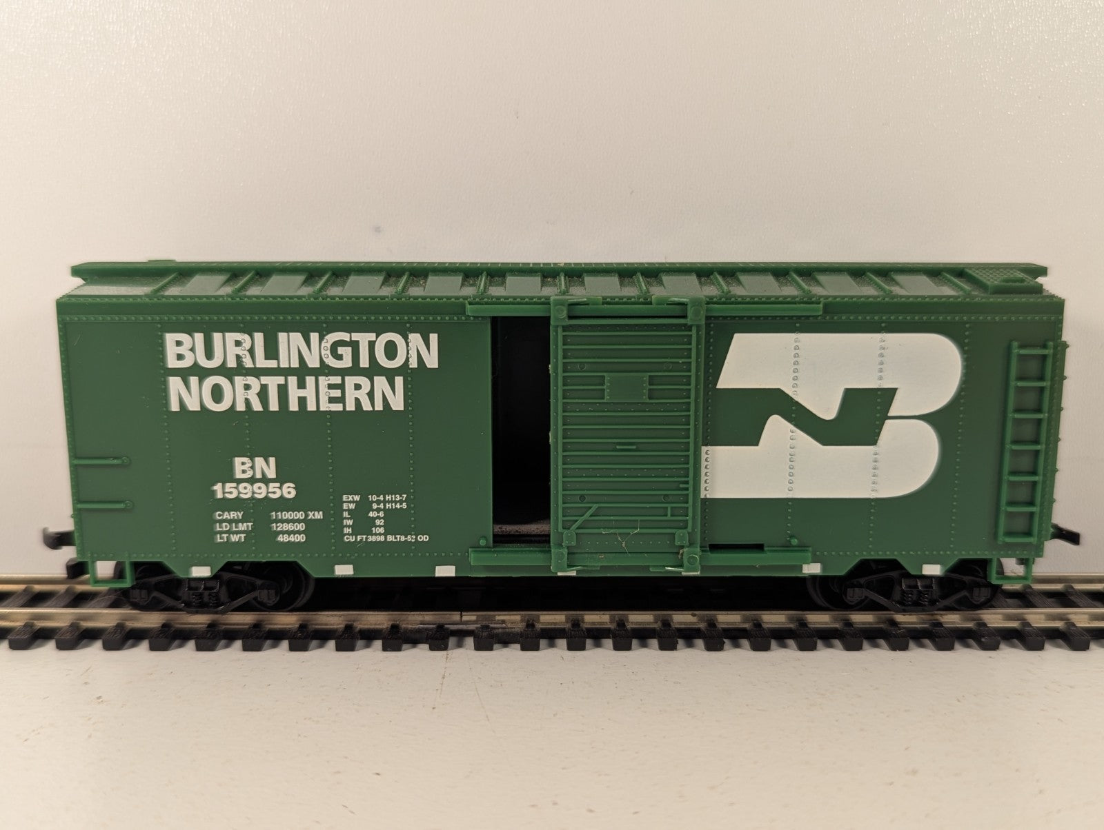 Industrial Rail HO Scale Burlington Northern 40ft Sliding Door Boxcar