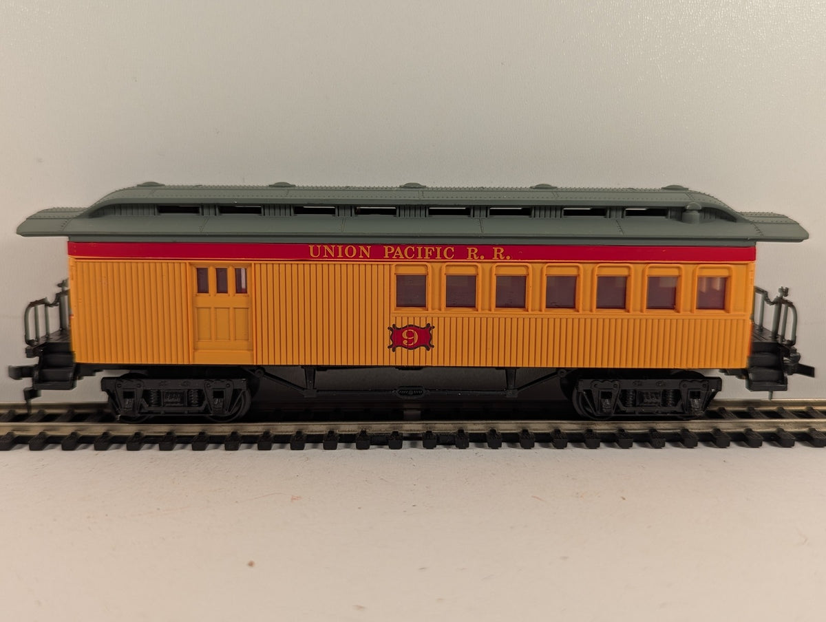 Bachmann HO Scale Old Time Combine Passenger Car 9 Union Pacific 1420