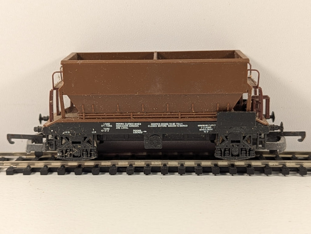 Lima 305637 OO Gauge PGA Hopper – BR Bauxite