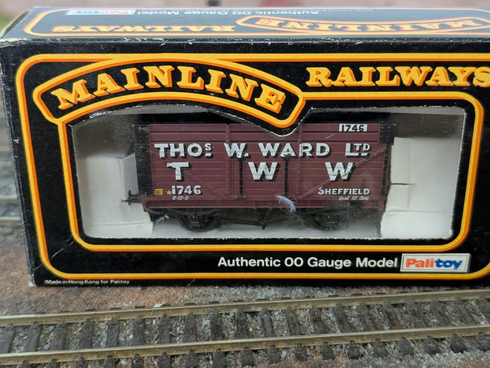 Mainline 37179 7 Plank Wagon with coal rail - 'Thomas W Ward' 1746