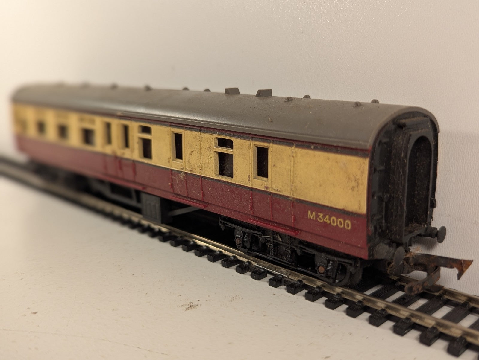 Tri-ang OO Gauge BR Mk1 Brake Second Corridor (BSK) Passenger Coach