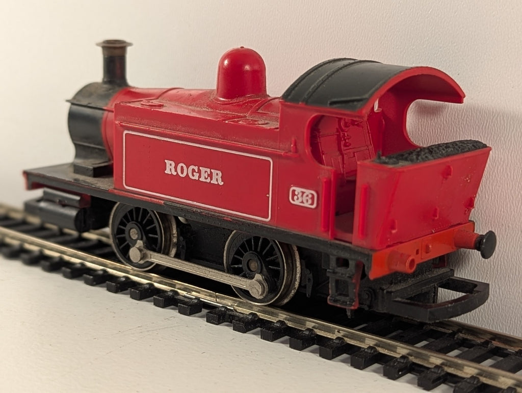 Hornby R336 OO Gauge Holden 101 Class "Roger" Red 36 Locomotive