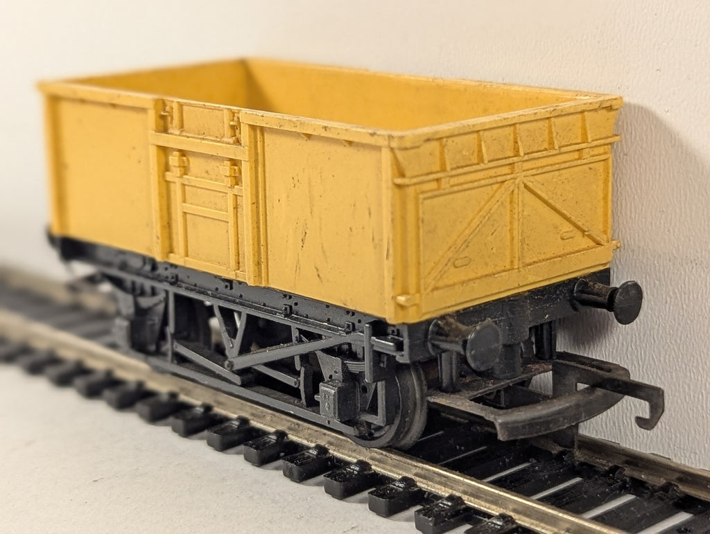 Tri-ang OO Gauge 7-Plank Open Wagon Goods Wagon Yellow