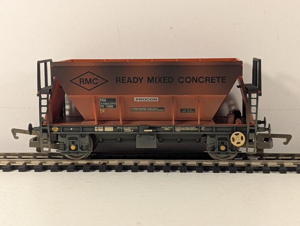 Hornby OO Gauge PGA Hopper Wagon Goods Wagon PR14366 RMC Orange R6013