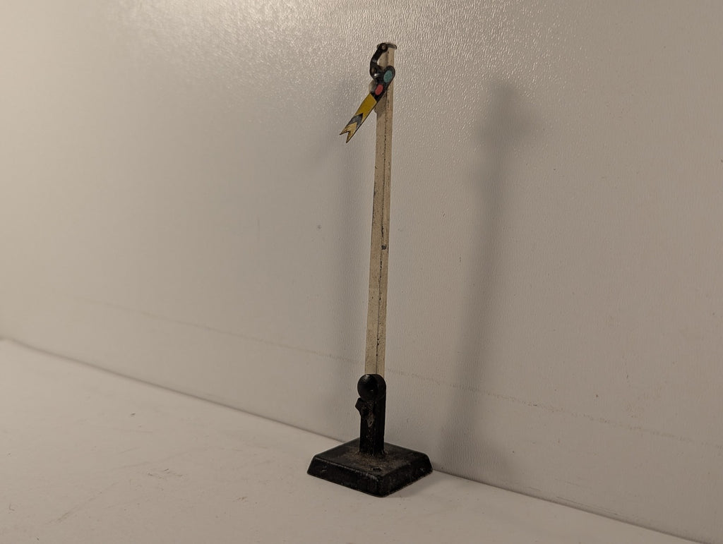 Hornby OO Gauge No. 1 Distant Signal Yellow and black arm with white post