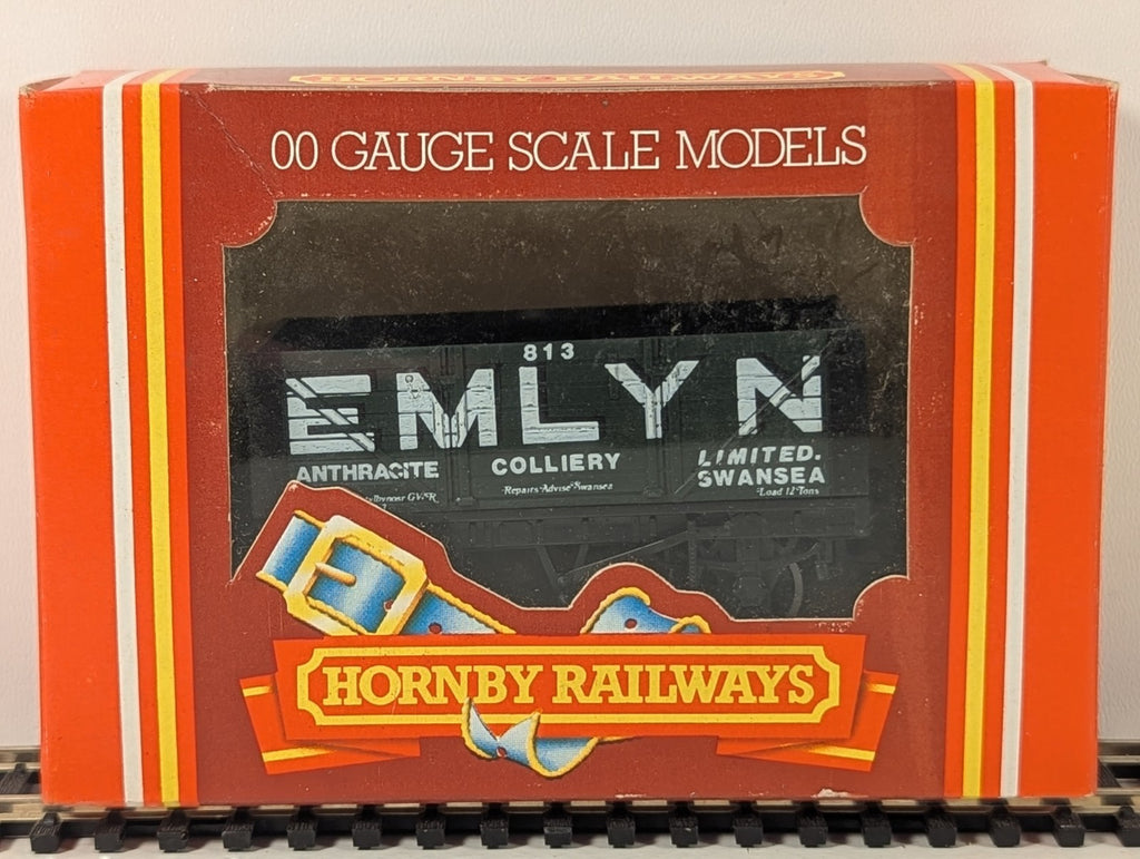 Hornby OO Gauge R118 Emlyn Anthracite 7 Plank Wagon