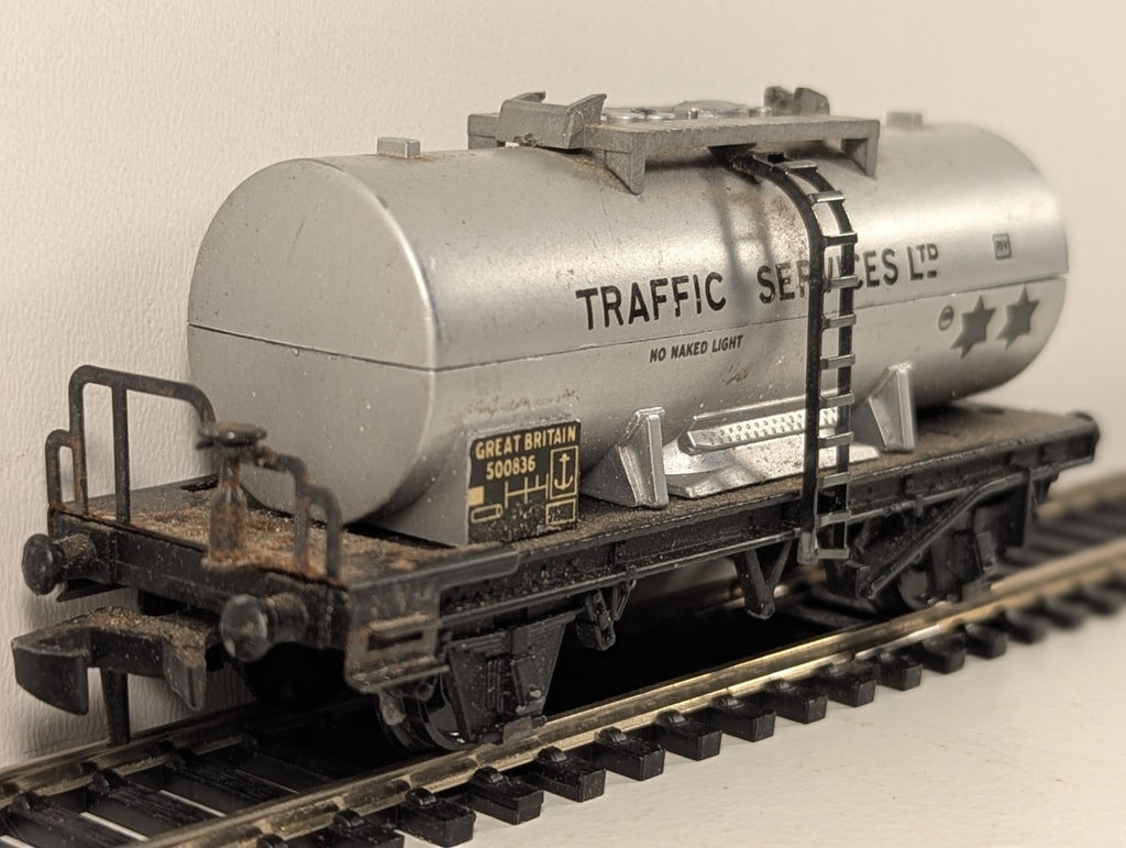 Hornby Dublo OO Gauge 4679 Silver Traffic Services Ltd Tank Wagon