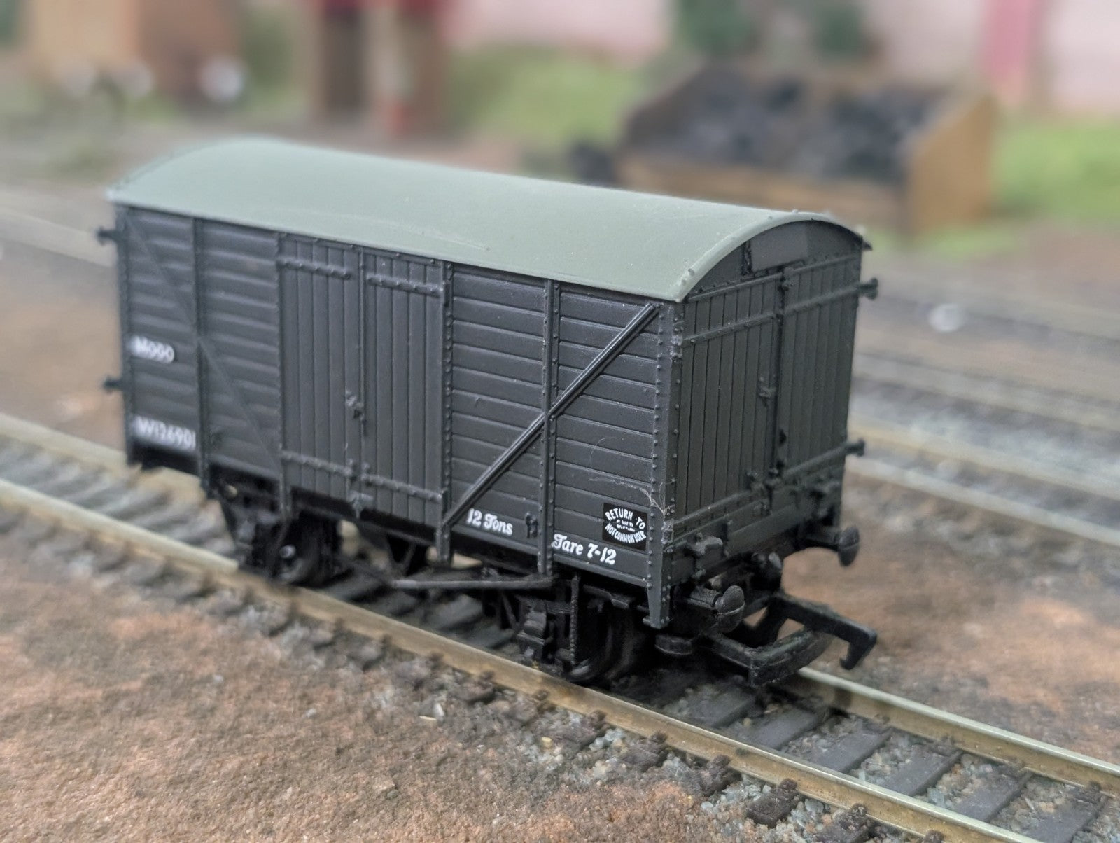 Bachmann 33-701 12 Ton Mogo Van Wagon W126901 in BR Grey Livery