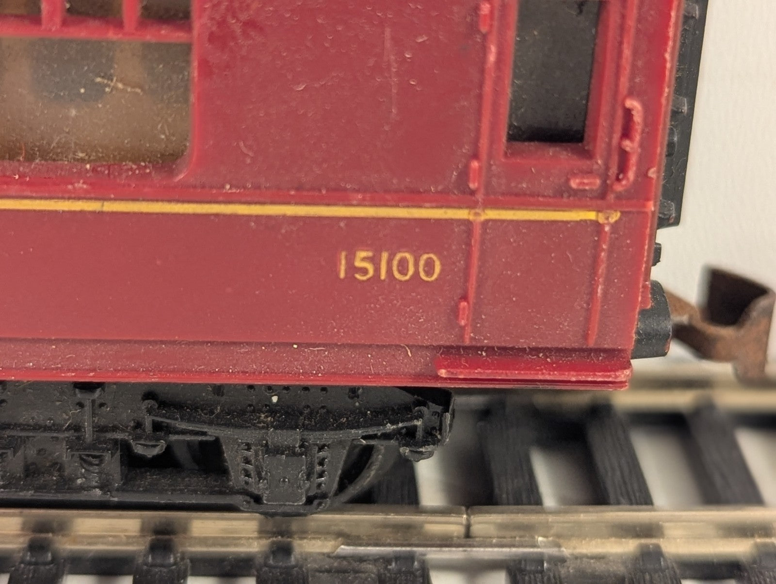 Jouef Playcraft HO Gauge BR Maroon Composite Coach Passenger Coach 15100