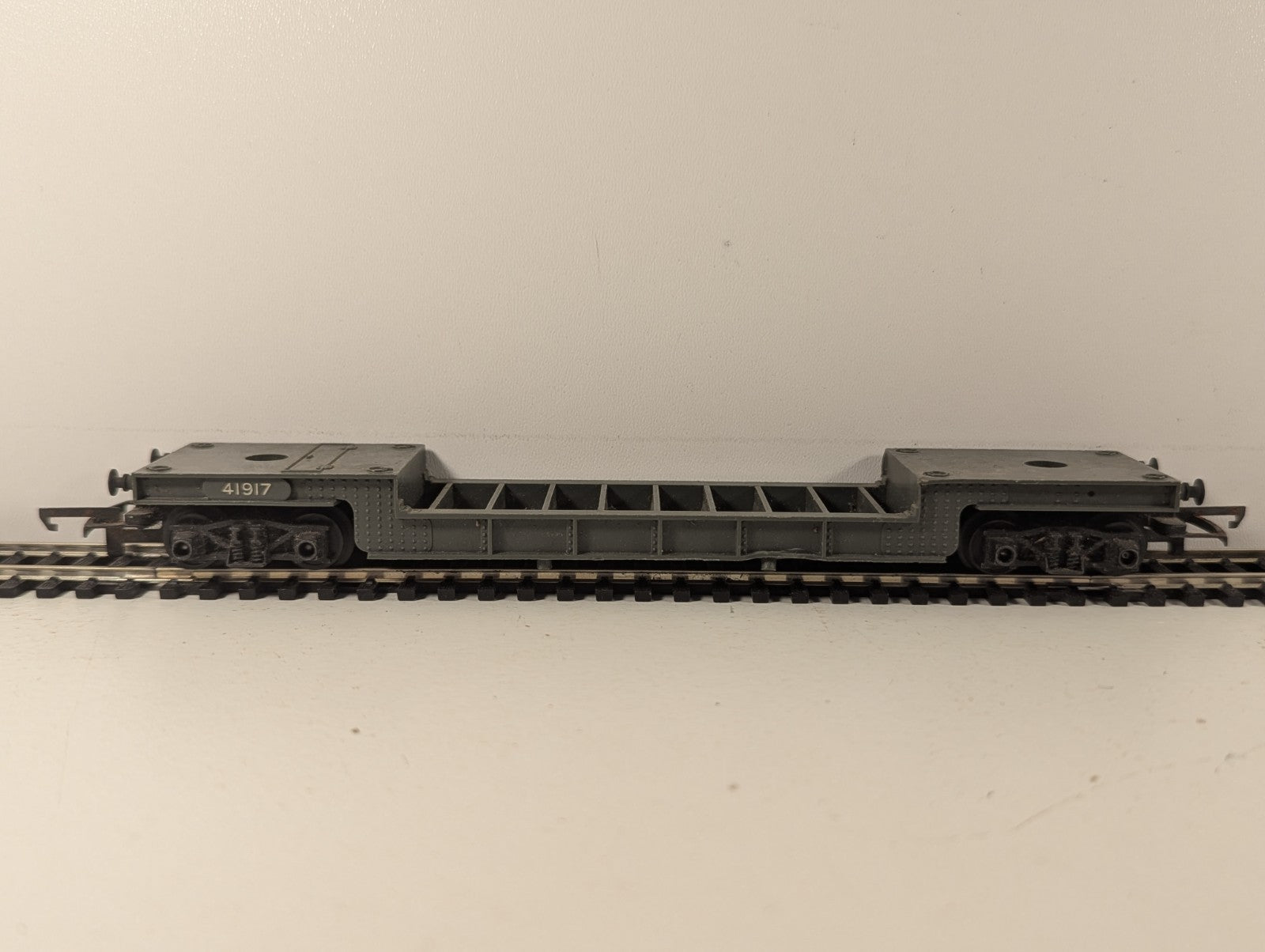 Tri-ang OO Gauge Bogie Well Wagon Goods Wagon 41917 Grey R118