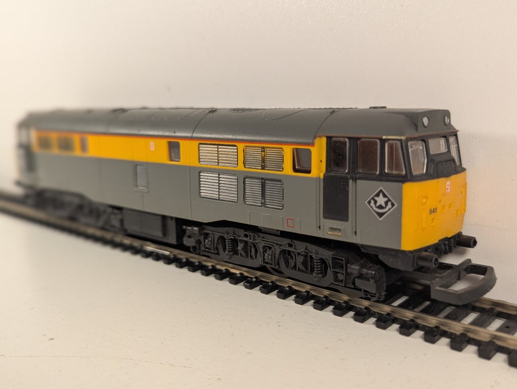 Lima OO Gauge BR Class 31 31541 Dutch Livery Diesel Locomotive Missing Buffers