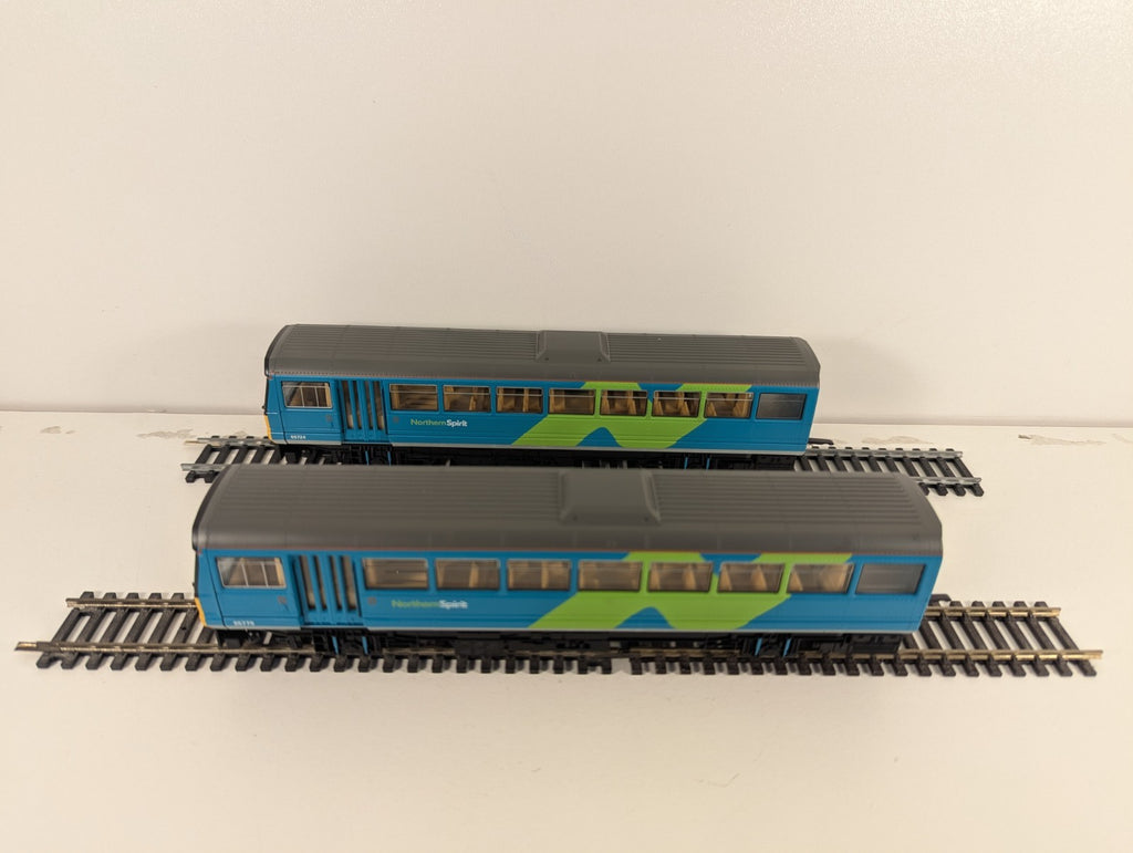 Hornby R2161 OO Class 142 142074 Northern Spirit DMU