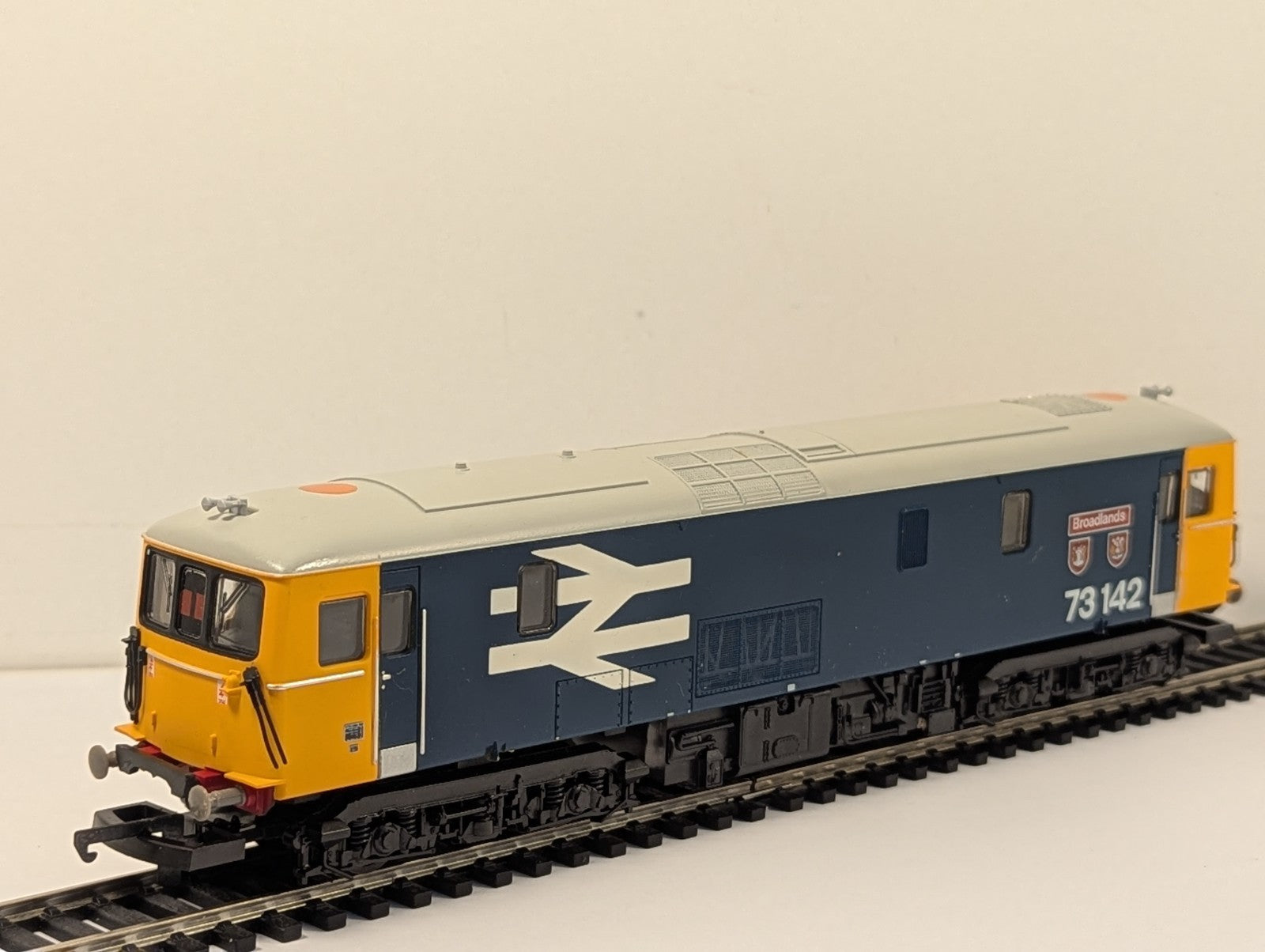 Lima OO Gauge Class 73 73142 'Broadlands' Locomotive BR Large Logo