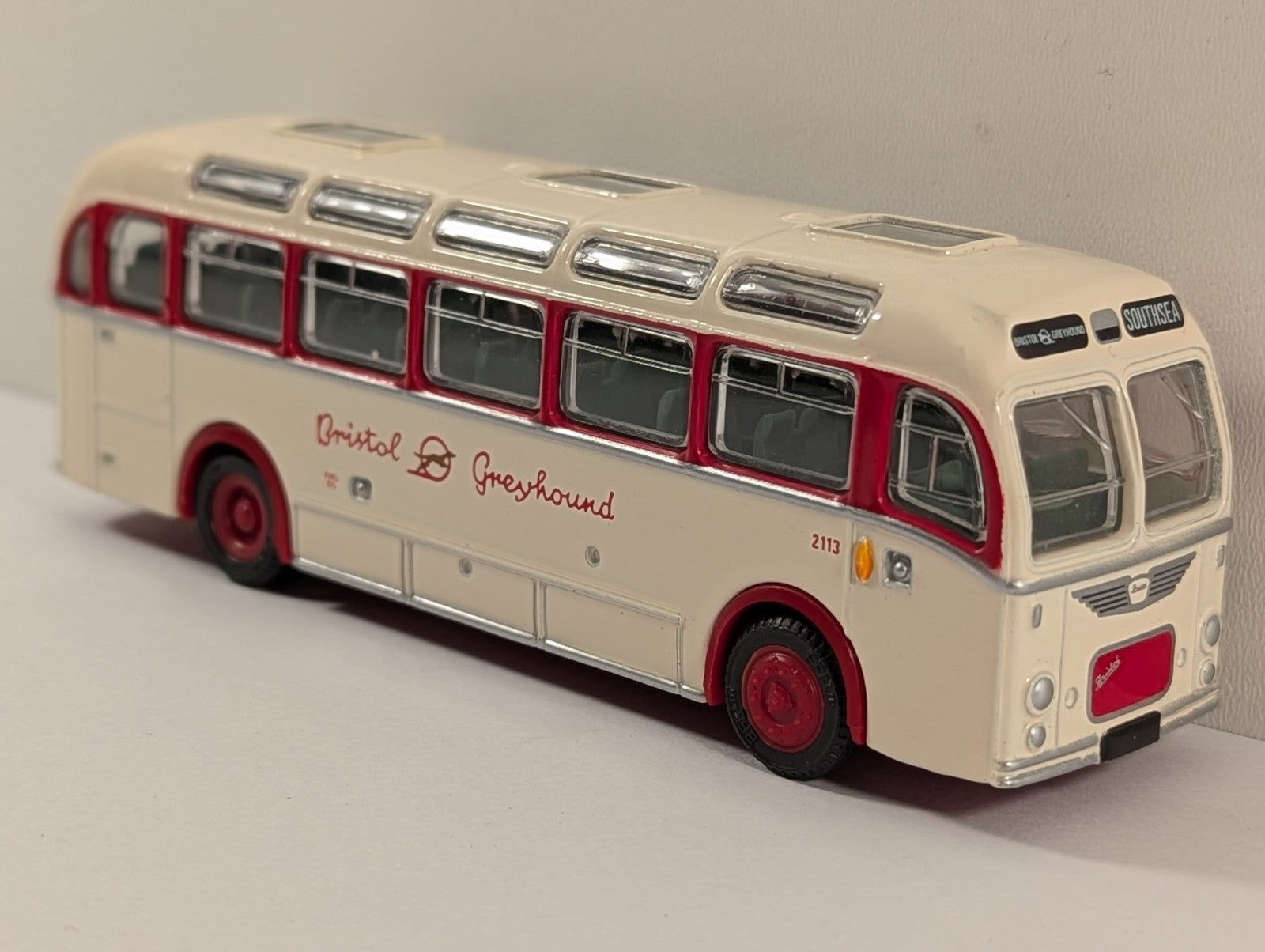 Exclusive First Editions (EFE) Bristol MW Coach – Bristol Greyhound Livery