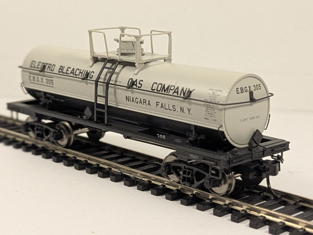 Trix HO Gauge 6000 gal Tank Car 105A Electro Bleaching E.B.G.X. 305