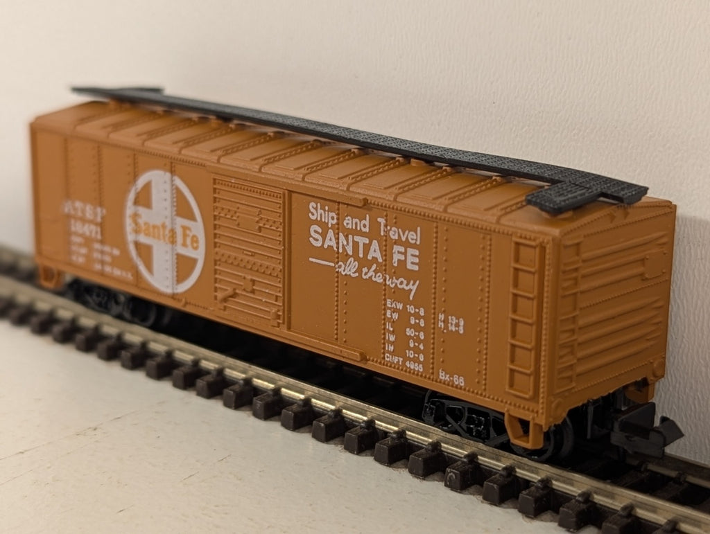 Model Power 3438 N Gauge Santa Fe ATSF Yellow Box Car - Boxed