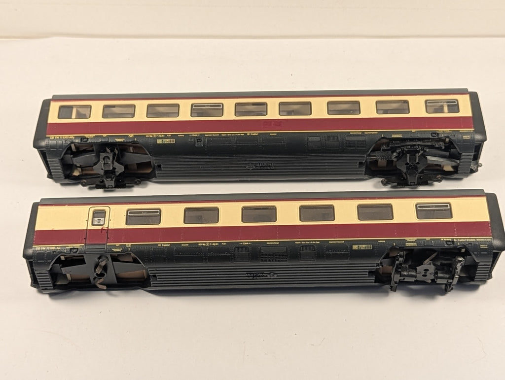 Roco H0eGauge Deutsche Bundesbahn Passenger Coaches - Missing Couplings & Wheels