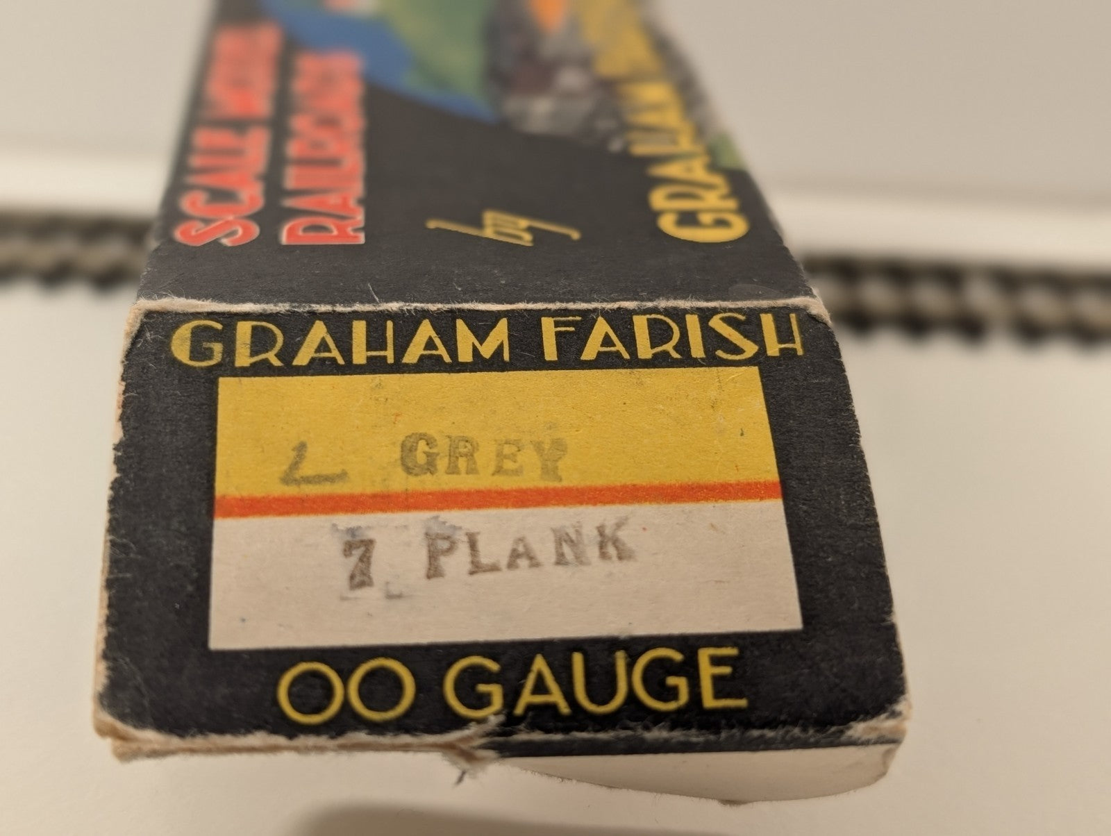 Graham Farish OO Gauge 7 Plank Open Wagon – Light Grey Livery