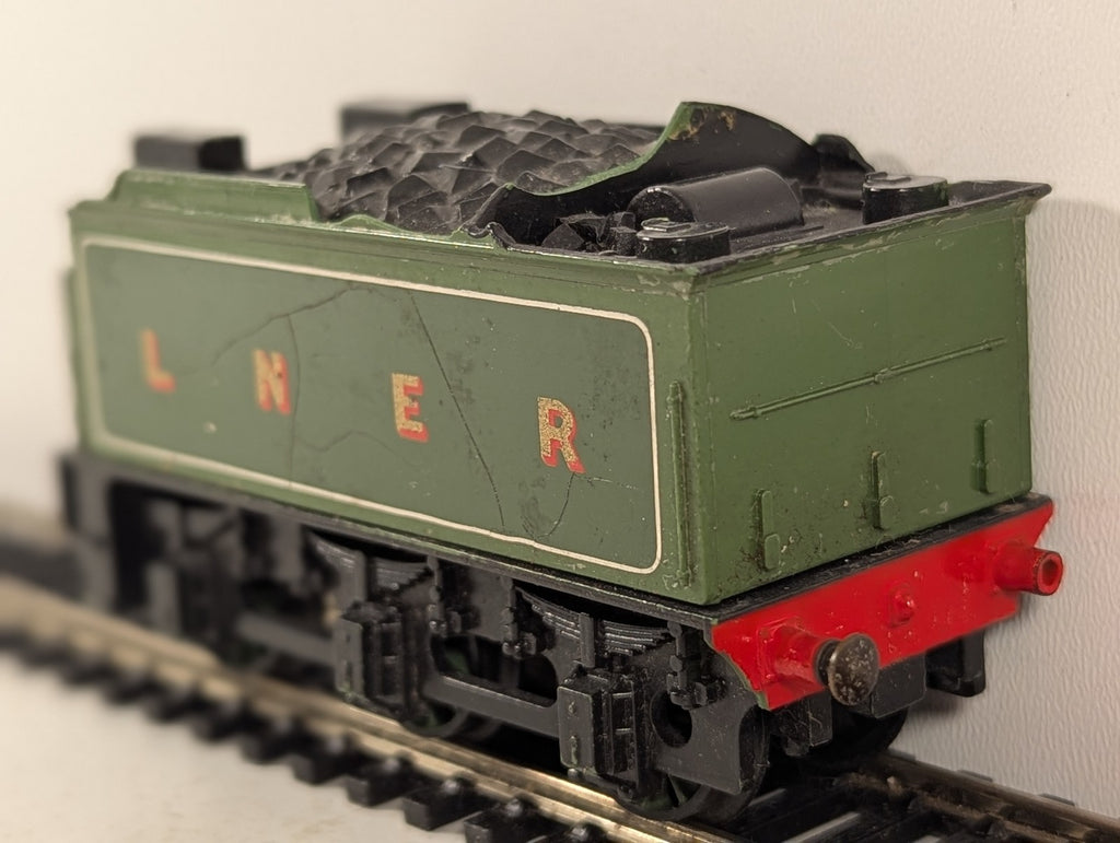 Tri-ang OO Gauge LNER Tender LNER Green R39 for B12