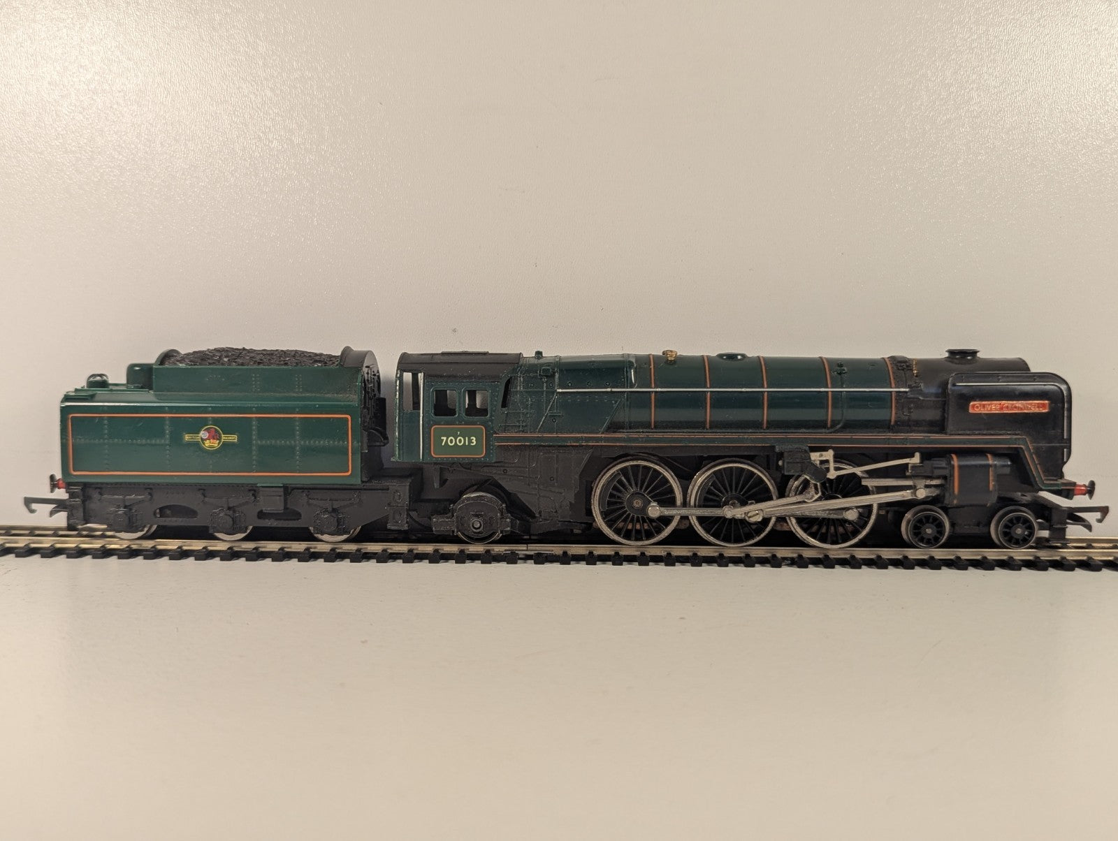 Hornby OO Gauge BR Standard Class 7 Britannia Class 'Oliver Cromwell