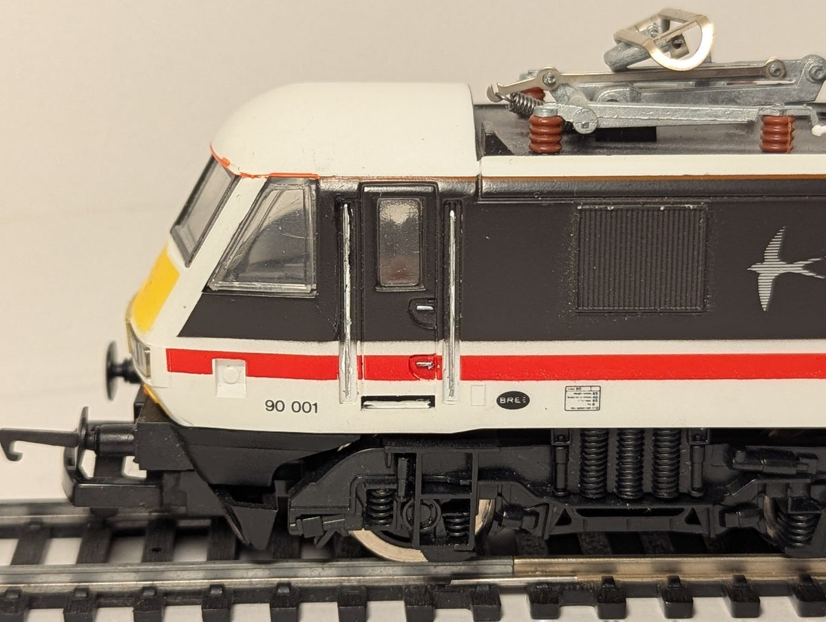 Hornby OO Gauge Class 90 Electric Locomotive 90 001 BR InterCity Swallow R825