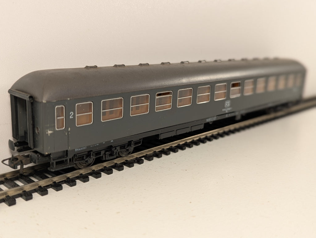 Roco HO Gauge DB Grey 2nd Class Passenger Coach