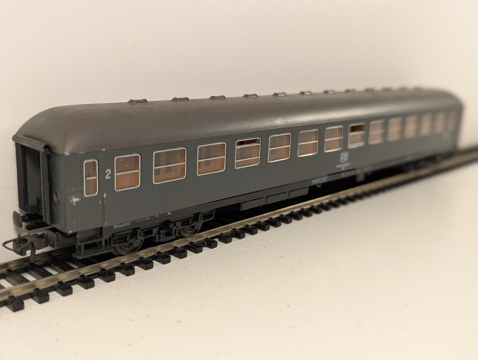 Roco HO Gauge DB Grey 2nd Class Passenger Coach