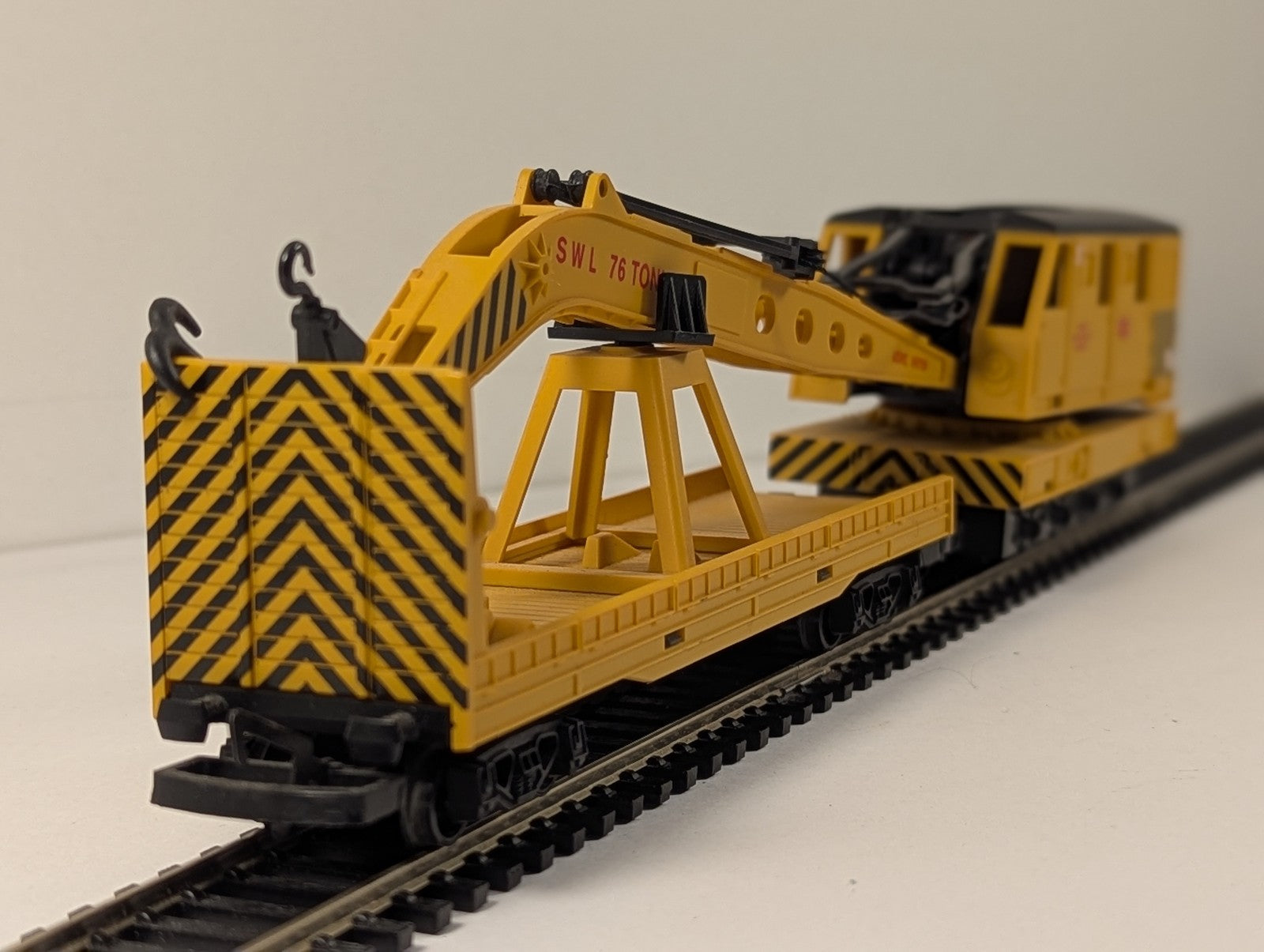 Hornby OO Gauge Breakdown Crane ADRC 96709 BR Yellow R6369