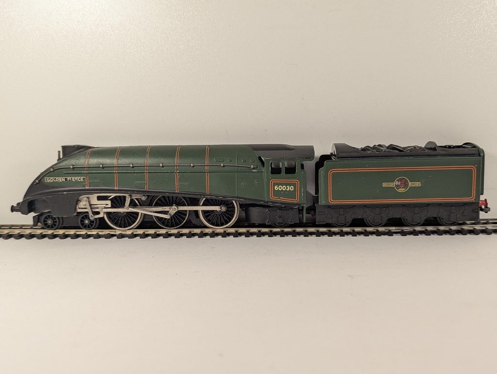 Hornby OO Gauge Class A4 'Golden Fleece' Steam Locomotive 60030 BR Green R313