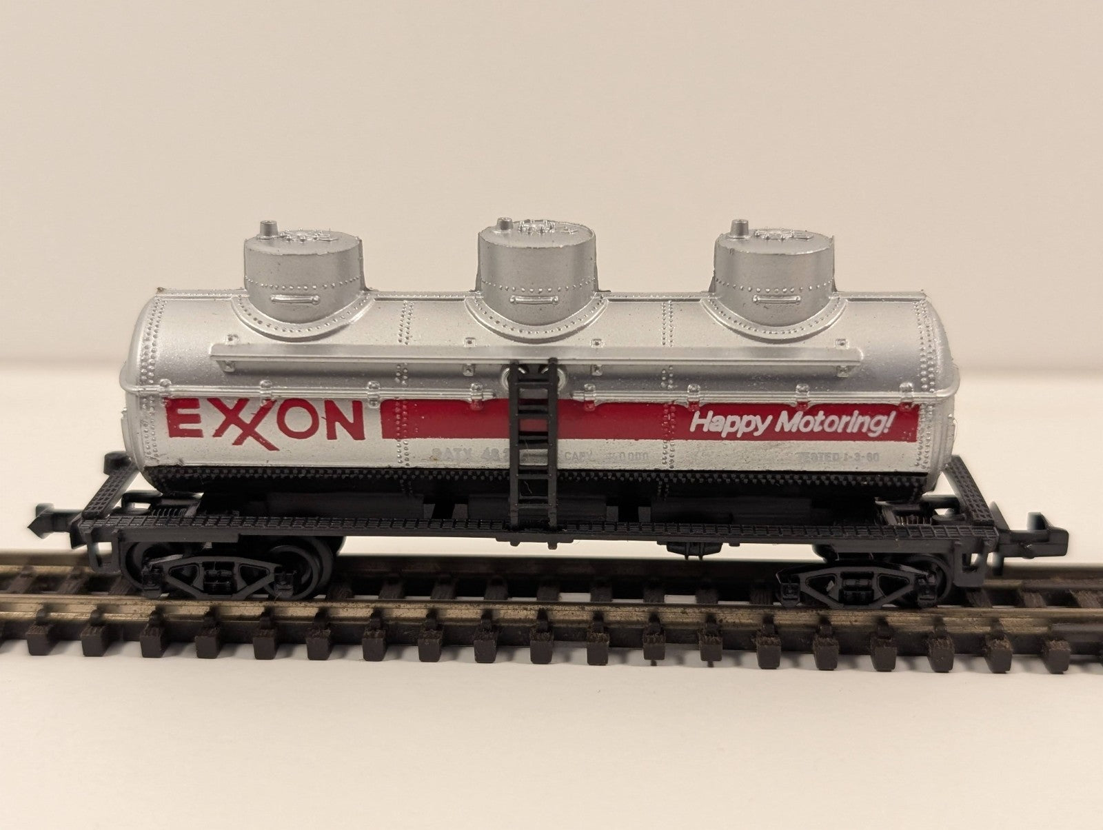 Model Power N Gauge No. 3411 Exxon Triple Dome Tank Car (Missing Wheel Set)