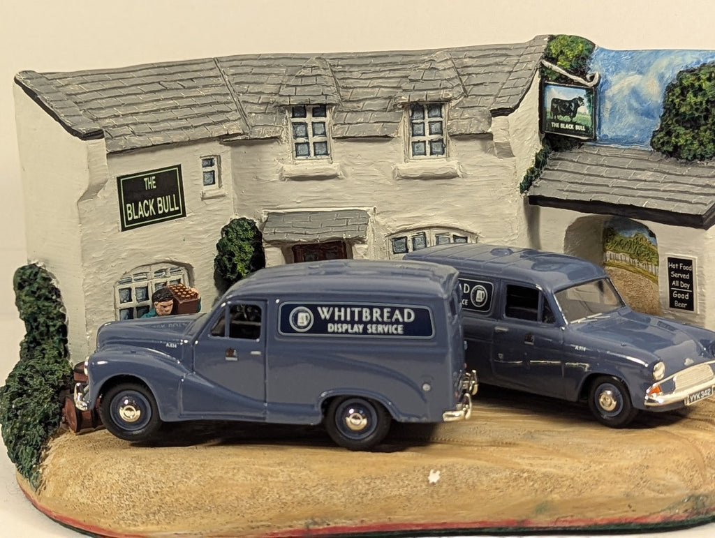 Vanguards 1:43 Austin A40 Van & Ford Anglia Van Whitbread 2 Piece Set & Diorama