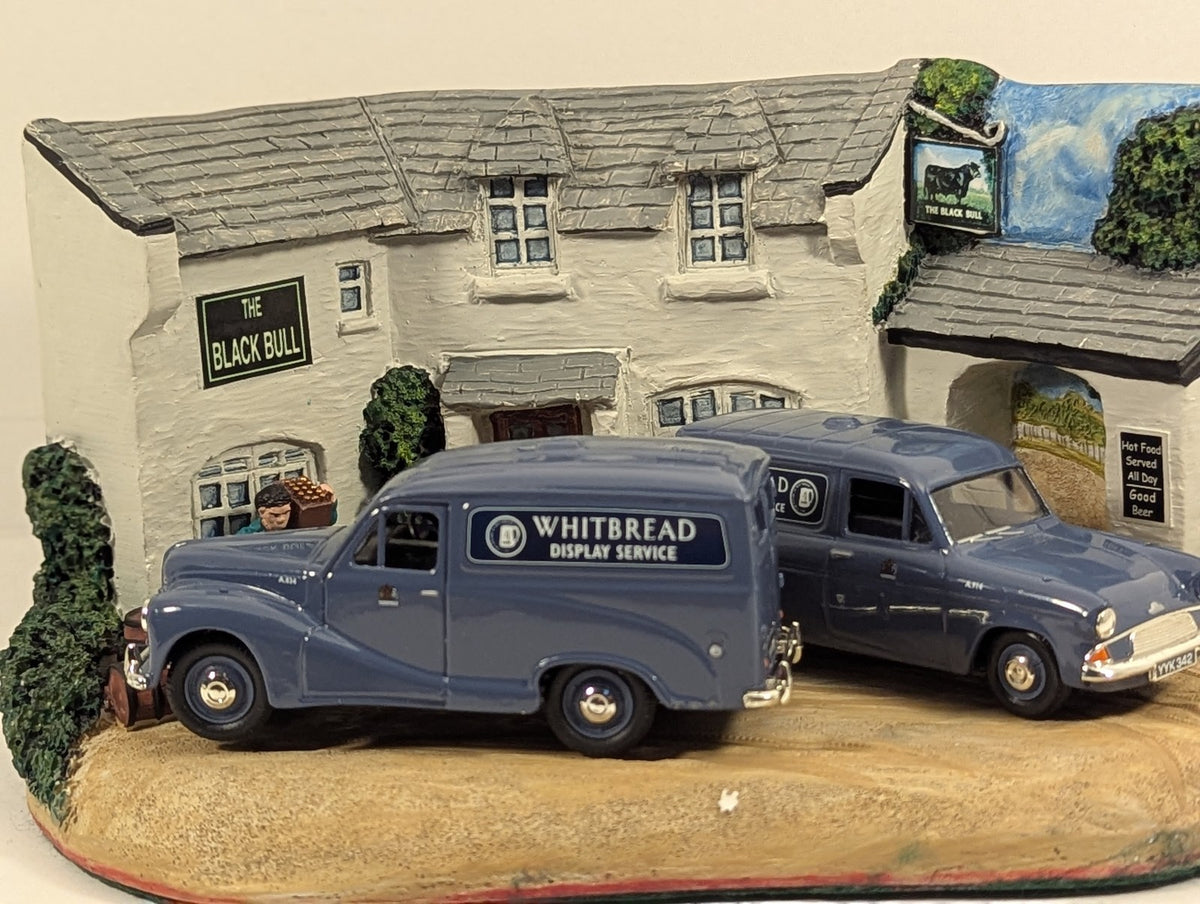Vanguards 1:43 Austin A40 Van & Ford Anglia Van Whitbread 2 Piece Set & Diorama