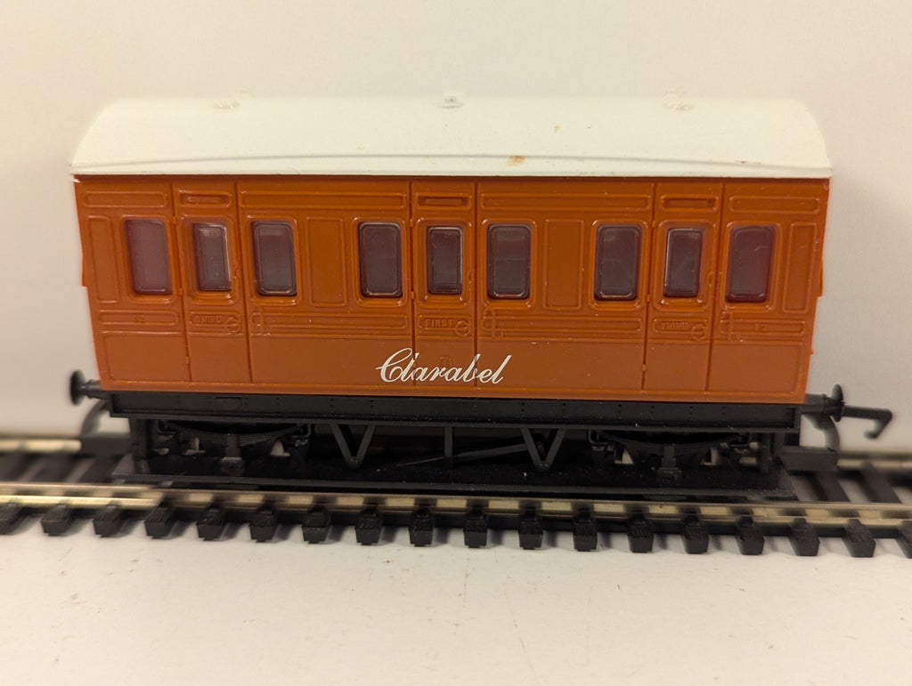 Hornby OO Gauge Thomas & Friends Clarabel Coach