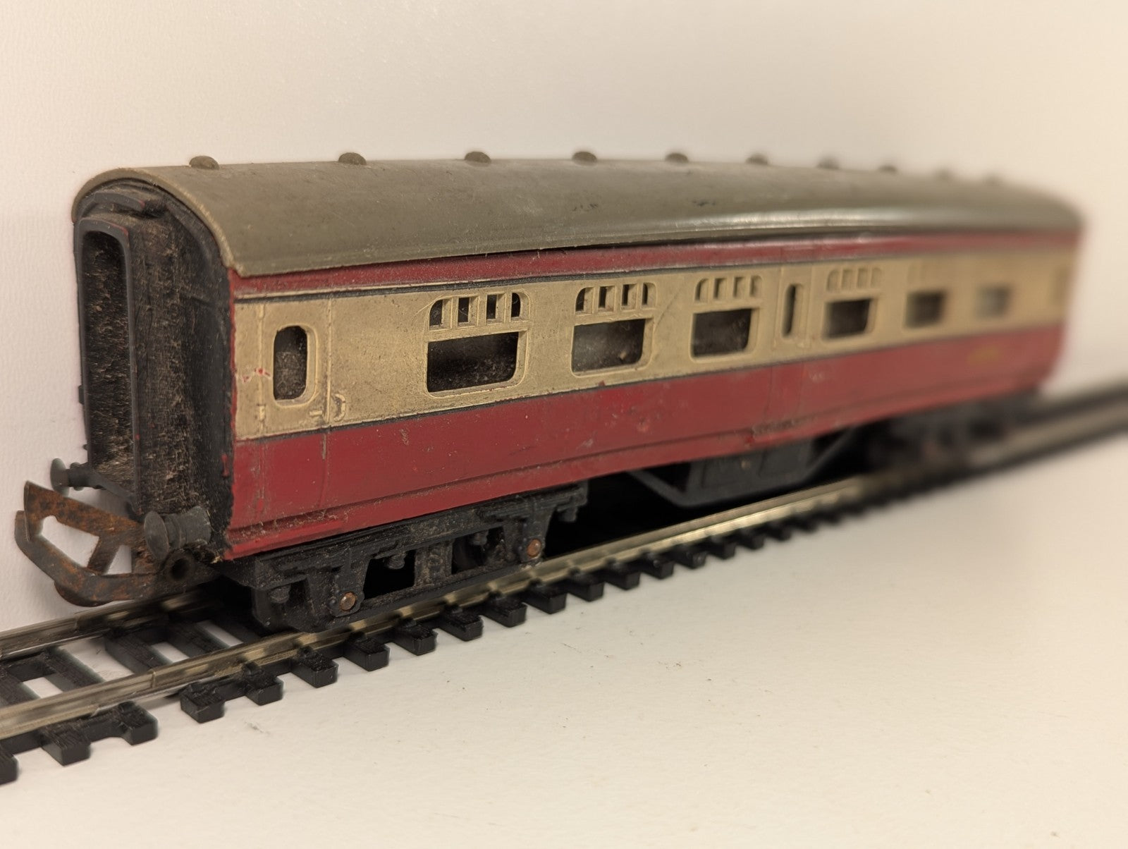 Tri-ang R21 Passenger Coach M7071 – OO Gauge