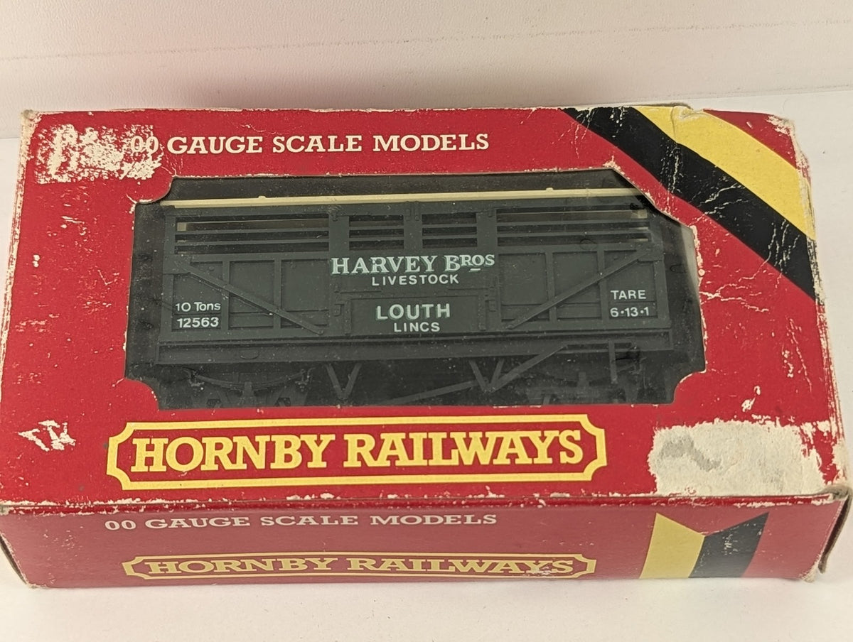 Hornby OO Gauge Harvey Bros Livestock Van Goods Wagon 12563 R.010