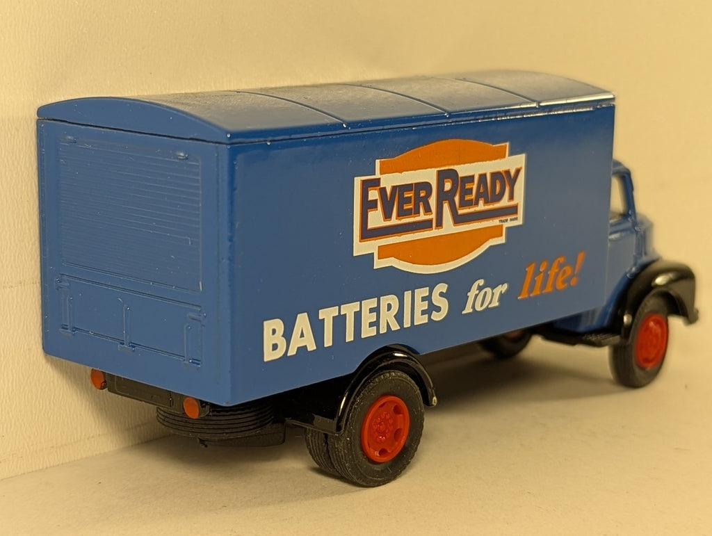 Vanguards 1:64 Leyland Comet Box Van Die-cast Model Vehicle Ever Ready VA18000