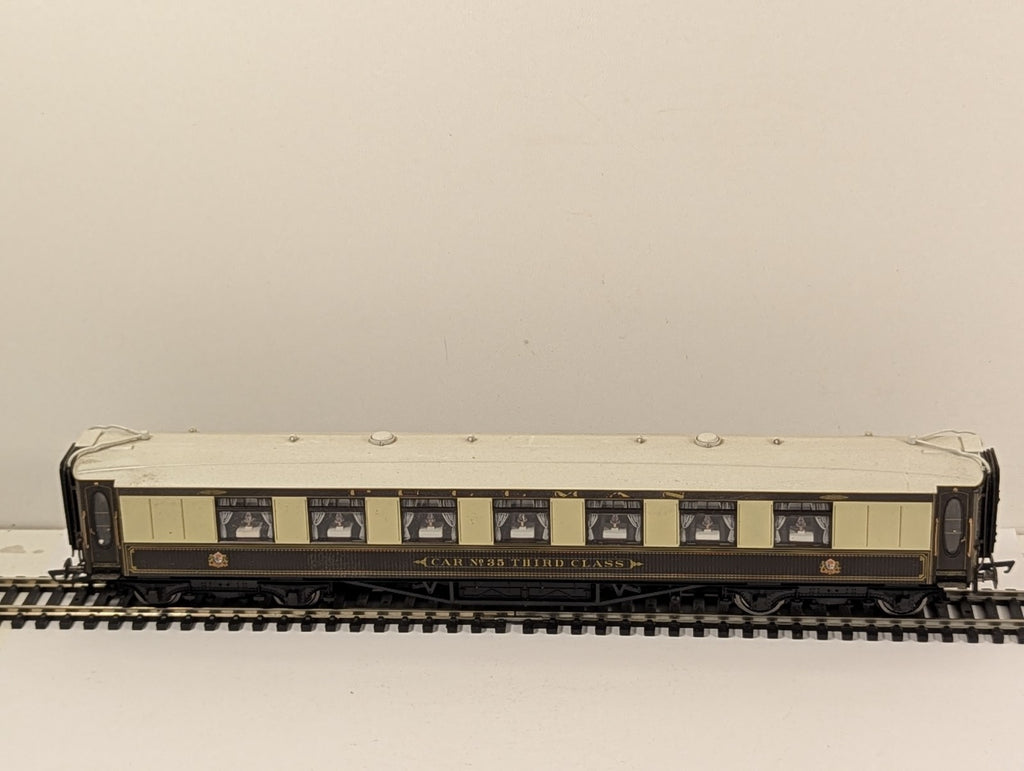Hornby OO Gauge Pullman Car No. 35 Third Class Passenger Coach - Working Lights