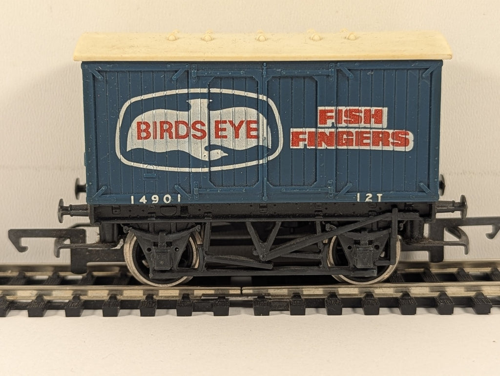 Hornby OO Gauge Birds Eye Fish Fingers Ventilated Van Goods Wagon 14901 R.116
