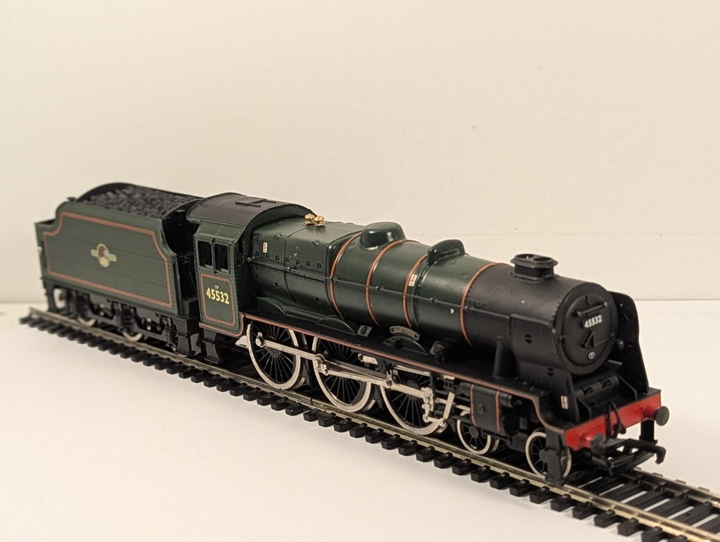 Mainline OO Gauge Rebuilt Patriot Class 'Illustrious' Steam Locomotive