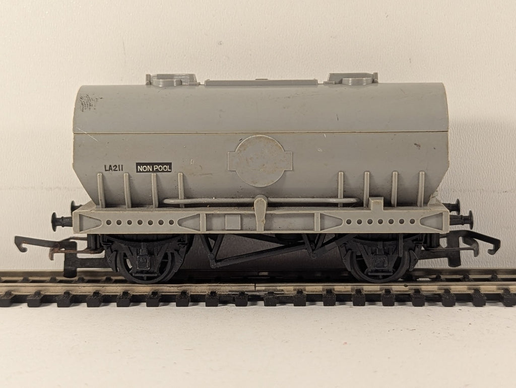 Tri-ang OO Gauge Presflo Cement Wagon Goods Wagon LA211 Grey R244